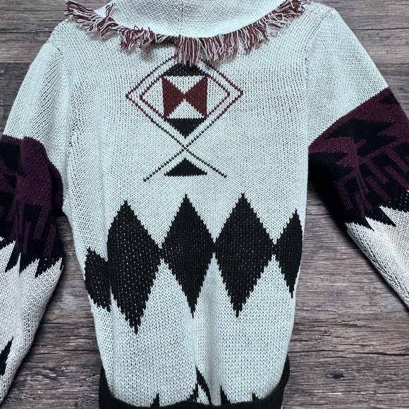 Harve Benard Black White Maroon Cardigan with Bold Geometric Pattern - Picture 3 of 8
